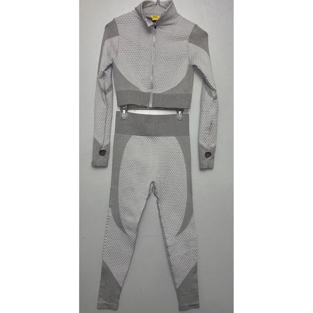 Daisy . Gray Women’s Active Wear Legging set Size Small.